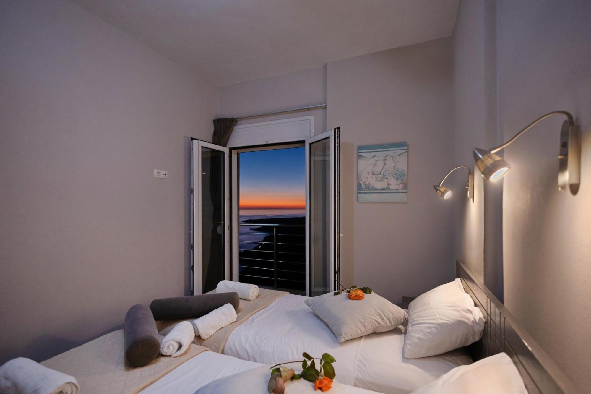 Akrotiri Panorama- Luxury Rental Apartments With Sea View Rodakino Exterior photo